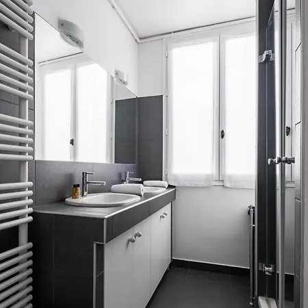 Veeve - Literary Radiance Apartment