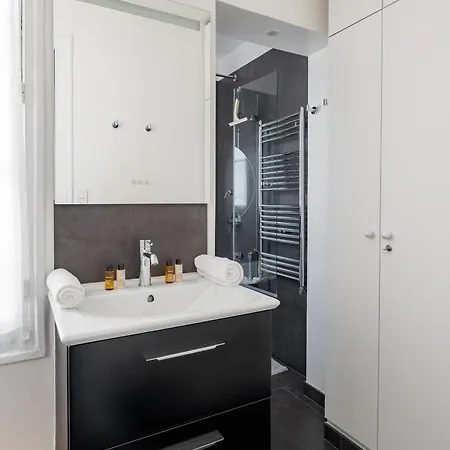 Veeve - Literary Radiance Apartment