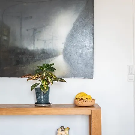 Veeve - Literary Radiance Apartment