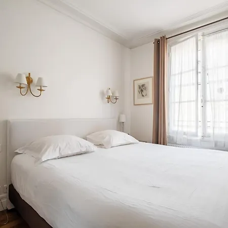 Veeve - Literary Radiance Apartment Paris
