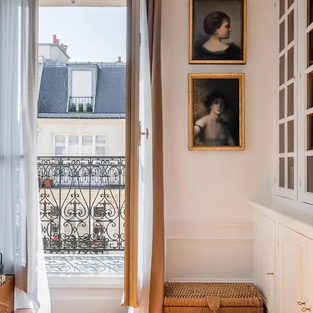 Veeve - Literary Radiance Paris